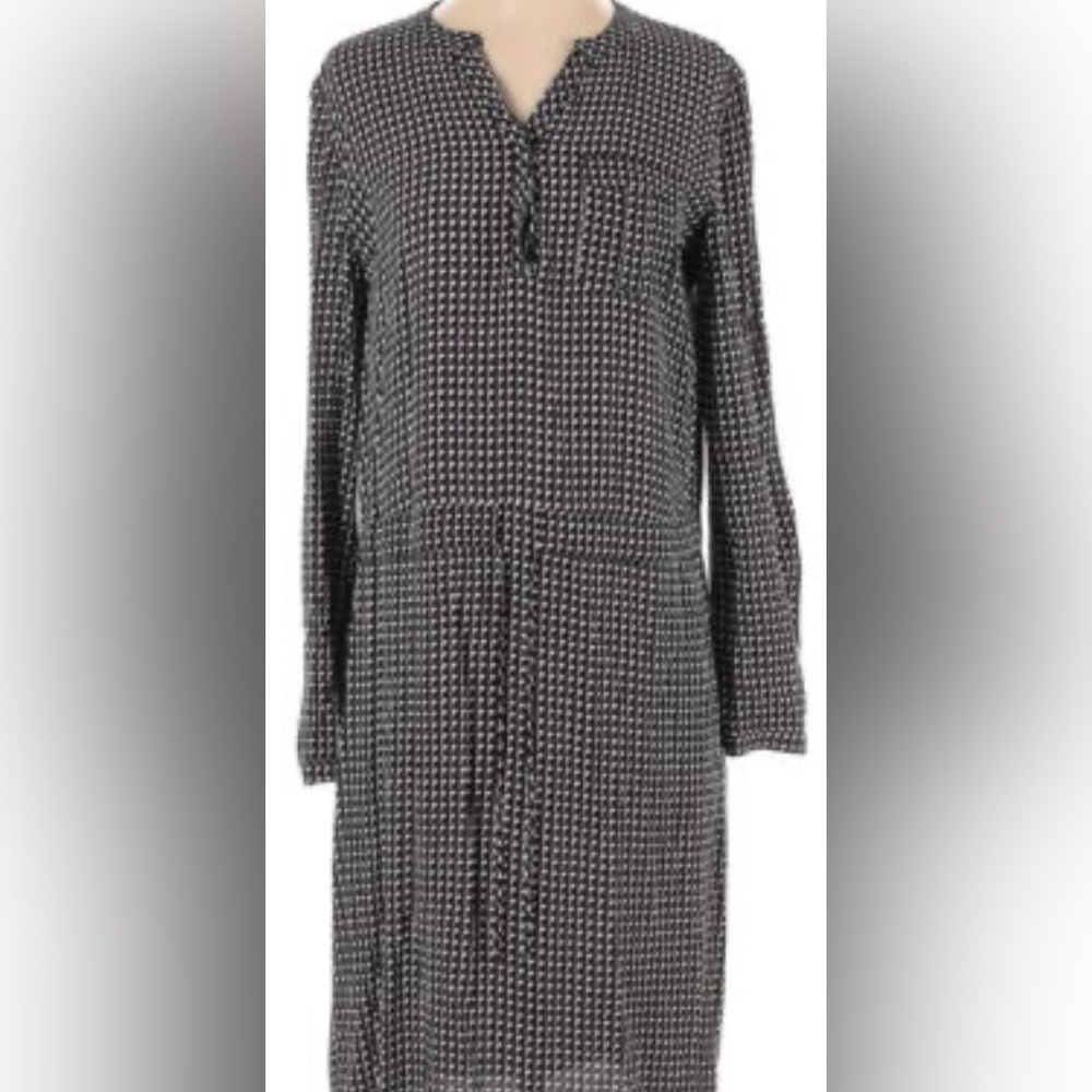JOHNSTON & MURPHY size MEDIUM maroon black & white geometric long sleeved dress